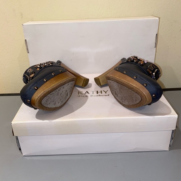 Kathy Van Zeeland VCADY Embellished Clogs, Size 7.5, Color: Blue - Picture 9 of 15